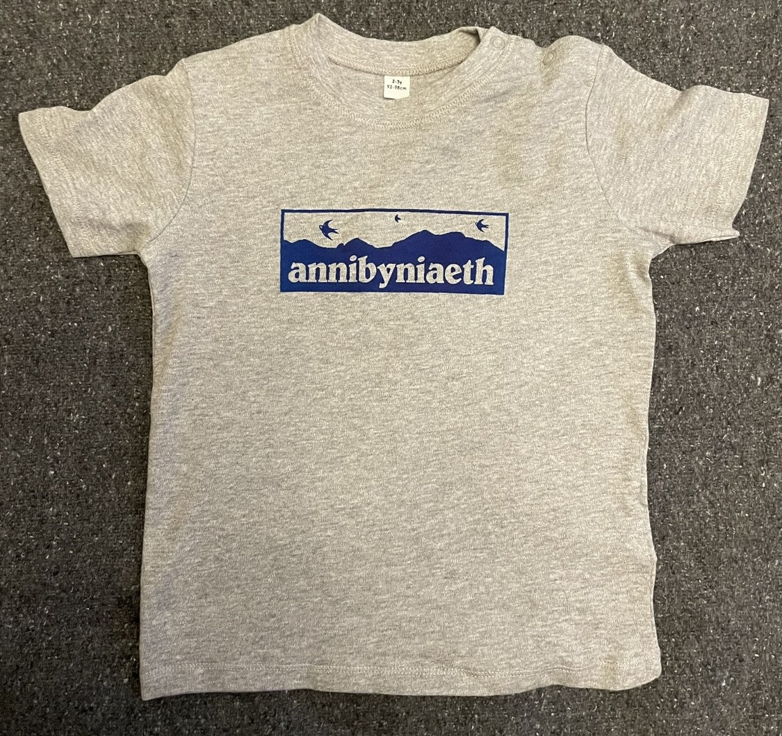 Crys-T Babi Bluebirds Annibyniaeth